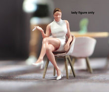 Load image into Gallery viewer, 1:64 Painted Unpainted Figure Model Miniature Resin Diorama Sand Sitting Lady