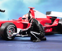 Load image into Gallery viewer, 1:64 Painted Figure Model Miniature Resin Diorama Sand Maintenance Worker Man New Collection