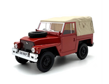 Load image into Gallery viewer, 1:43 1968 Land Rover Light SUV Off Road Classic Model Diecast Metal Car New