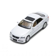 Load image into Gallery viewer, Masdi 1:64 White Reiz 2.5V Sedan Sports Model Diecast Metal Car New Collection