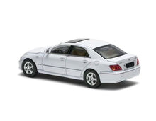 Load image into Gallery viewer, Masdi 1:64 White Reiz 2.5V Sedan Sports Model Diecast Metal Car New Collection
