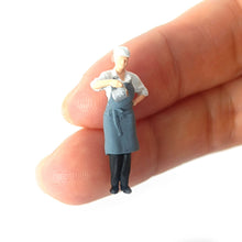 Load image into Gallery viewer, 1:64 Painted Figure Mini Model Miniature Resin Diorama Kitchen Staff Work Chef