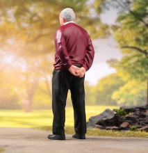 Load image into Gallery viewer, 1:64 Painted Figure Model Miniature Resin Diorama Sand Elderly Old Folks Man
