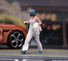 Load image into Gallery viewer, 1:64 Painted Figure Model Miniature Resin Diorama Toy Sand Walking Couple Lovers