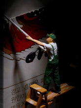 Load image into Gallery viewer, 1:64 Painted Figure Mini Model Miniature Resin Diorama Painter Worker Graffiti