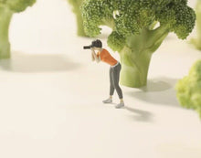 Load image into Gallery viewer, 1:64 Painted Figure Model Miniature Resin Diorama Sand Photography Scene Camera