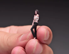 Load image into Gallery viewer, 1:64 Painted Figure Model Miniature Resin Diorama Toy Sand Pretty Woman Beauty