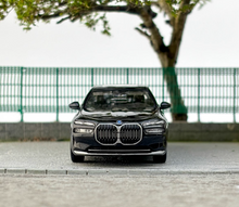 Load image into Gallery viewer, MINIGT 1:64 Black BMW i7 EV Sedan xDrive60 Sports Model Diecast Metal Car New Collection