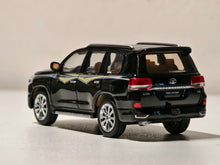 Load image into Gallery viewer, Masdi 1:64 2016 Green Land Cruiser LC200 ORV GXR V6 Model Diecast Metal Car