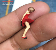 Load image into Gallery viewer, 1:64 Painted Figure Mini Model Miniature Resin Diorama Shooting Star Camera Man