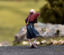 Load image into Gallery viewer, 1:64 Painted Figure Model Miniature Resin Sand Hip Hip Style Couple Man Girl