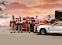 Load image into Gallery viewer, 1:64 Painted Figure Model Miniature Resin Diorama Sand American Patrol Policeman