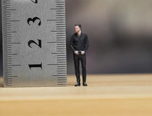 Load image into Gallery viewer, 1:64 Painted Figure Model Miniature Resin Diorama Sand Black Shirt Man Cool Guy