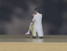 Load image into Gallery viewer, 1:64 Painted Figure Model Miniature Resin Diorama Smoking Sitting Posture Girl