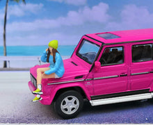 Load image into Gallery viewer, 1:64 Painted Figure Mini Model Miniature Resin Diorama Sand Trendy Fashion Girl