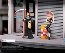 Load image into Gallery viewer, 1:64 Painted Figure Mini Model Miniature Resin Diorama Sand Halloween Witch Girl