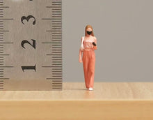 Load image into Gallery viewer, 1:64 Painted Figure Model Miniature Resin Diorama Sand Shopping Girl With Mask