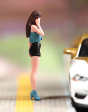 Load image into Gallery viewer, 1:24 Painted Figure Model Miniature Resin Diorama Sand Sexy Trendy Girl Lady