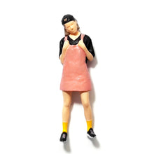 Load image into Gallery viewer, 1:64 Painted Figure Mini Model Miniature Resin Diorama Sand Couple Bicycle Set