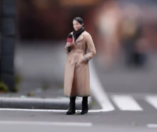 Load image into Gallery viewer, 1:64 Painted Figure Model Miniature Resin Diorama street interview Host Camera B