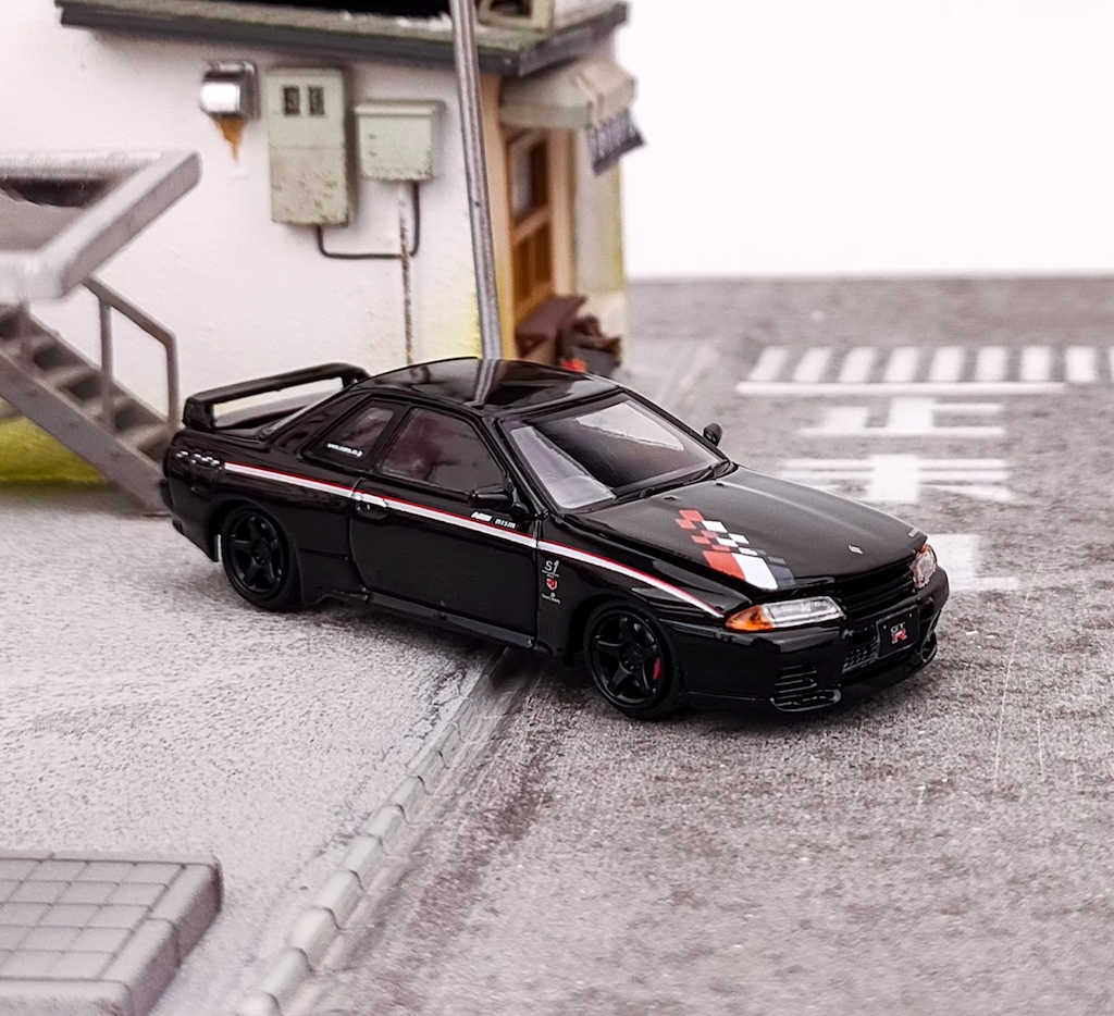 FH 1:64 Black Skyline GTR R32 Nismo S-Tune Sports Model
