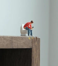 Load image into Gallery viewer, 1:64 Painted Figure Mini Model Miniature Resin Diorama Sand People Man On Toilet