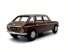 Load image into Gallery viewer, 1:76 1969 Austin Maxi Sedan Sports Classic Model Diecast Metal Car New Collection