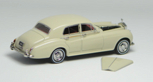 Load image into Gallery viewer, GFCC 1:64 Beige 1955 Silver Cloud I Classic Model Diecast Metal Car New Collection