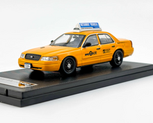 Load image into Gallery viewer, Rollin 1:64 Yellow CV CROWN VICTORIA New York Taxi Model Diecast Metal Car New Collection