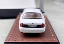Load image into Gallery viewer, GOC 1:64 White Police Crown Victoria EN114 American Model Diecast Metal Car