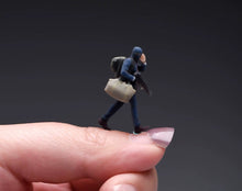 Load image into Gallery viewer, 1:64 Painted Figure Model Miniature Resin Diorama Toy Sand Gangster Bandit Set