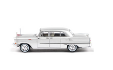 Load image into Gallery viewer, XCARTOYS 1:64 Silver Hongqi CA72 Luxury Sedan Model Diecast Metal Car New