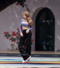 Load image into Gallery viewer, 1:24 Painted Figure Model Miniature Resin Diorama Fitness Lady Sporty Girl Woman