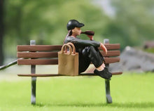 Load image into Gallery viewer, 1:64 Painted Figure Model Miniature Resin Diorama Sand Drinking Woman Beauty Toy