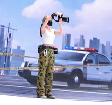 Load image into Gallery viewer, 1:24 Painted Figure Model Miniature Resin Diorama Camera Woman Photographer Lady
