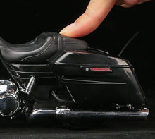 Load image into Gallery viewer, Maisto 1:12 Black 2015 Street Glide Special Model Diecast Metal Motorcycle New