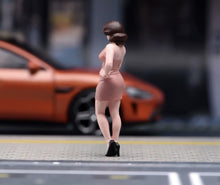 Load image into Gallery viewer, 1:64 Painted Figure Model Miniature Resin Sand Vintage Curly Hair Woman Beauty