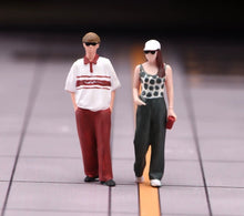 Load image into Gallery viewer, 1:64 Painted Figure Model Miniature Resin Diorama Toy Sand Couple Lovers Trendy
