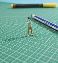 Load image into Gallery viewer, 1:64 Painted Figure Model Miniature Resin Diorama Sand Toy Golf Sport Scene Man