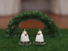 Load image into Gallery viewer, 1:64 Painted Figure Model Miniature Resin Diorama Sand Flower Girls WeddingDress