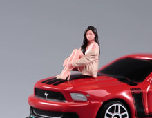 Load image into Gallery viewer, 1:24 Painted Figure Model Miniature Resin Diorama Sand Sitting Casual Beauty