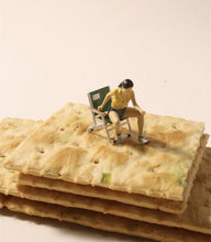 Load image into Gallery viewer, 1:64 Painted Figure Model Miniature Resin Diorama Sand Outdoor Picnic BBQ Party