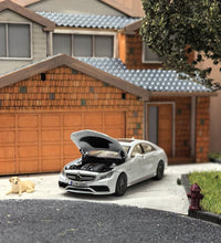 Load image into Gallery viewer, Mortal 1:64 White CLS 63 4 Matic Sedan Sports Model Diecast Metal Car New Collection