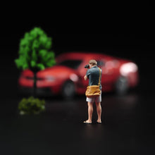 Load image into Gallery viewer, 1:64 Painted Figure Model Miniature Resin Diorama Sand Photographer Camera Man New