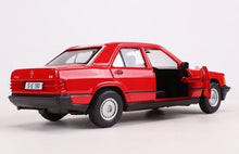 Load image into Gallery viewer, Bburago 1:24 Red 190E 2.6 Sedan Classic Sport Model Toy Diecast Metal Car
