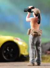 Load image into Gallery viewer, 1:64 Painted Figure Model Miniature Resin Diorama Sand Photographer Cameraman