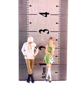 Load image into Gallery viewer, 1:64 Painted Figure Model Miniature Resin Diorama Sand Emo Boy Pretty Girl Toy