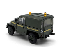 Load image into Gallery viewer, 1:76 Royal Air Force SUV Off Road Vintage Classic Model Diecast Metal Car