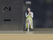 Load image into Gallery viewer, 1:64 Painted Figure Model Miniature Resin Diorama Smoking Sitting Posture Girl