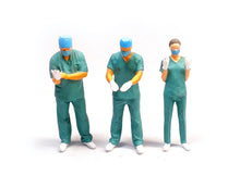 Load image into Gallery viewer, 1:64 Painted Figure Mini Model Miniature Resin Diorama Doctor Nurse Preparing